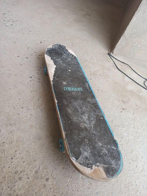 Skateboard cyberskate sotiladi Skateboard cyberskate sotiladi
