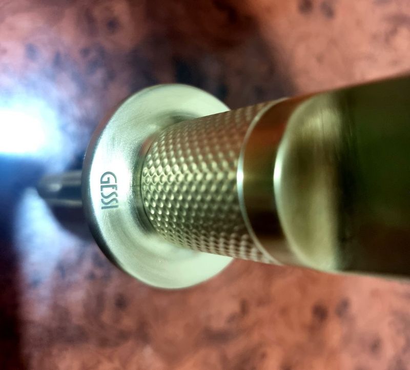 Yangi markali brend krani sotaman