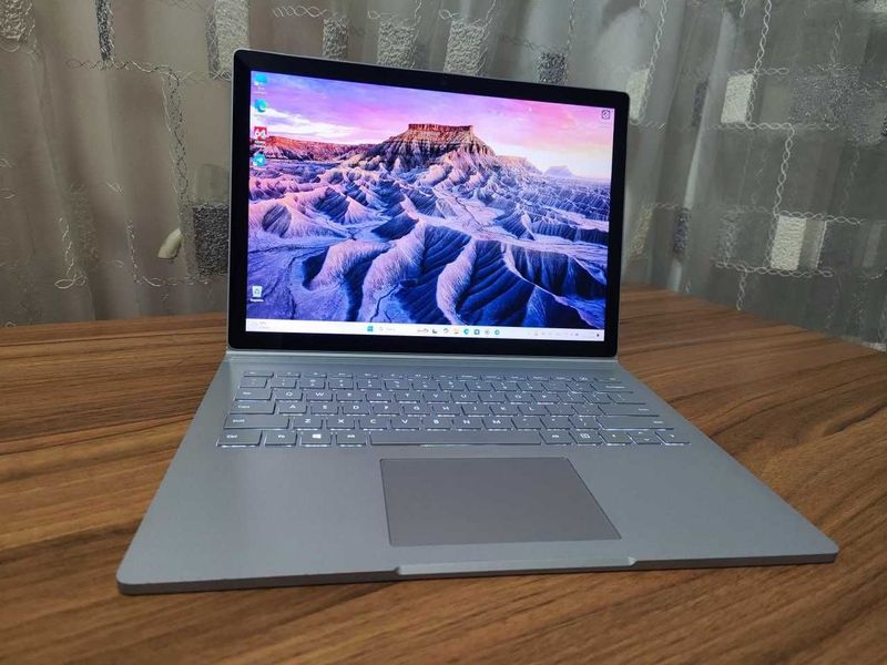 Microsoft Surface Book 2 Microsoft Surface Book 2