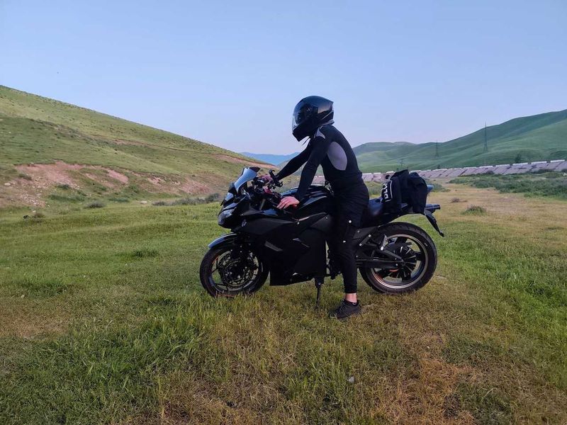 Продается Yamaha r3 Электробайк 3000w Продается Yamaha r3 Электробайк 3000w