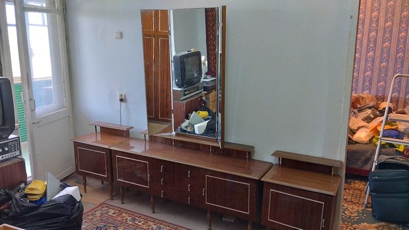 Продаётся трельяж и 2 тумбы Продаётся трельяж и 2 тумбы