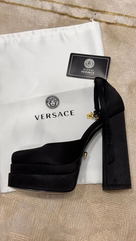 Каблуки от Versace