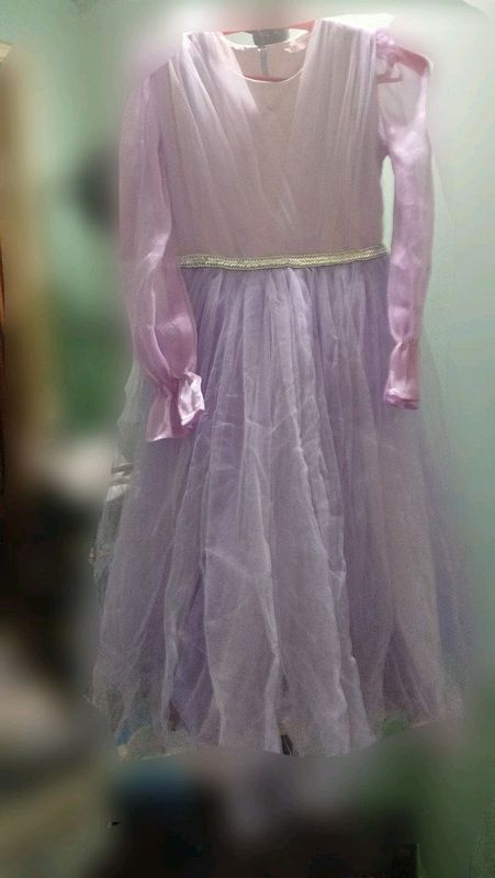 1 marta kiyilgan 200ga olingan 150 min qib beramn ko`ylak 1 marta kiyilgan 200ga olingan 150 min qib beramn ko`ylak