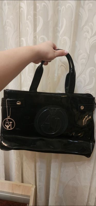 Сумка лаковая AJ Armani Jean's оригинал пользована пару раз Сумка лаковая AJ Armani Jean's оригинал пользована пару раз