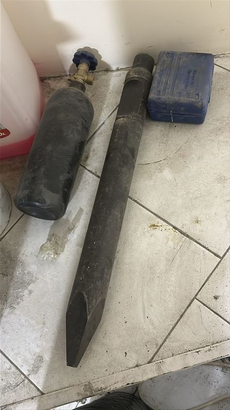 Ekskavator adboynik pikasi sotiladi