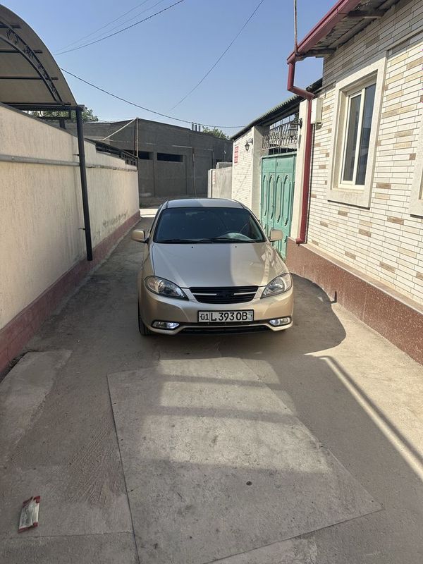 Продаю Lacetti 2015 года, автомат, 1 евро