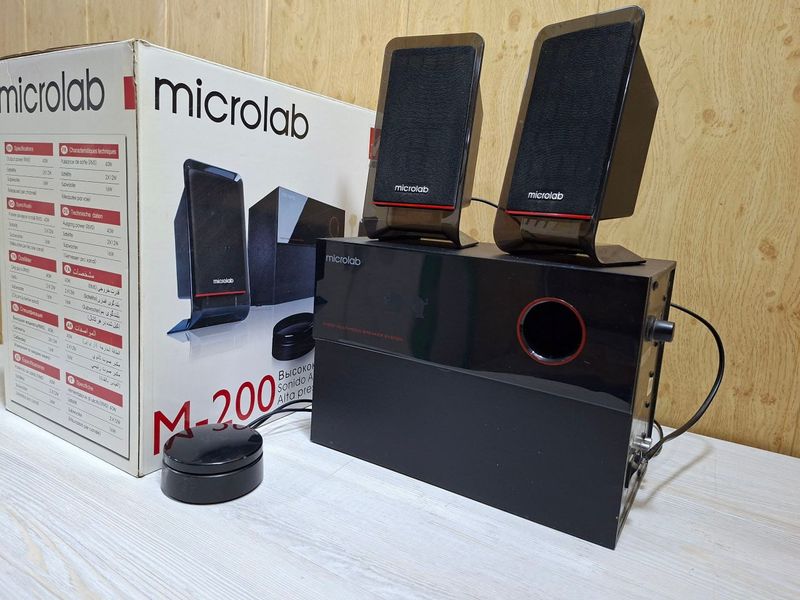 Продаю акустическую систему Microlab M-200 (2.1, 50 Вт RMS)