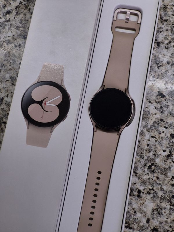 Продаю Galaxy Watch 4 (40mm) Продаю Galaxy Watch 4 (40mm)
