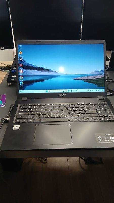 Acer core i3 noutbuk