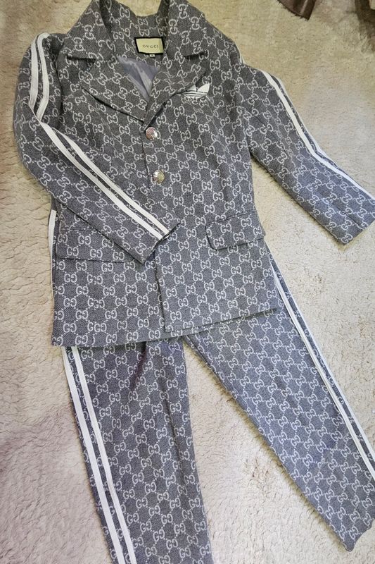 костюм Gucci,  состояние как новое.