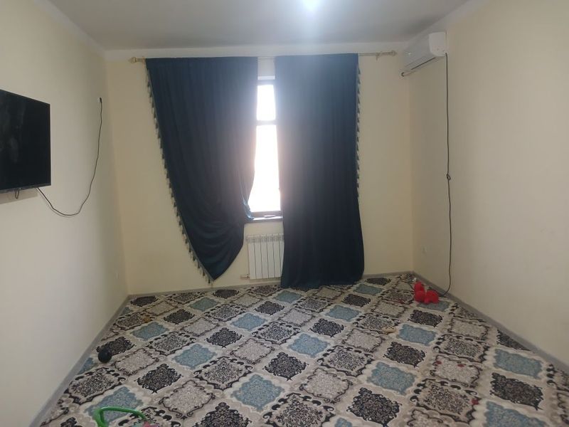 Uy sotiladi 77m²