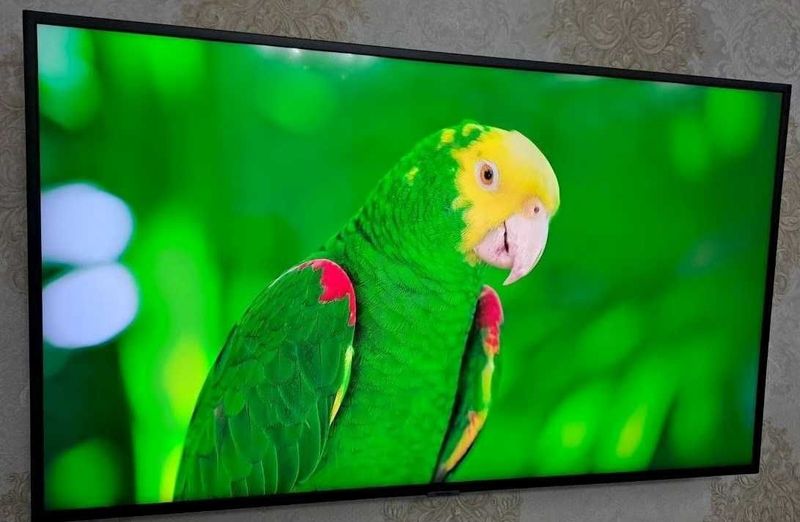 Срочно продаю ТВ Samsung 43 UHD Smart 4K (UE43RU7100U)