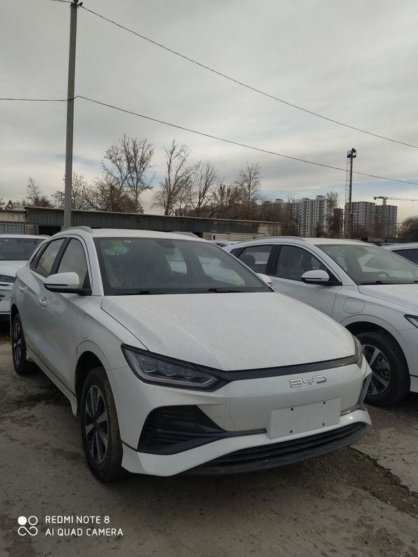 BYD e2 luxury oq rangli Toshkentda tayyor