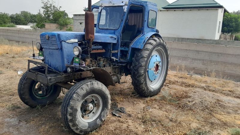 Traktor 40 sotiladi Traktor 40 sotiladi