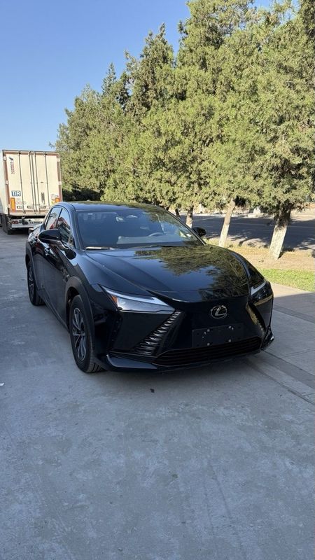 Lexus RZ450e 2023 йил Lexus RZ450e 2023 йил