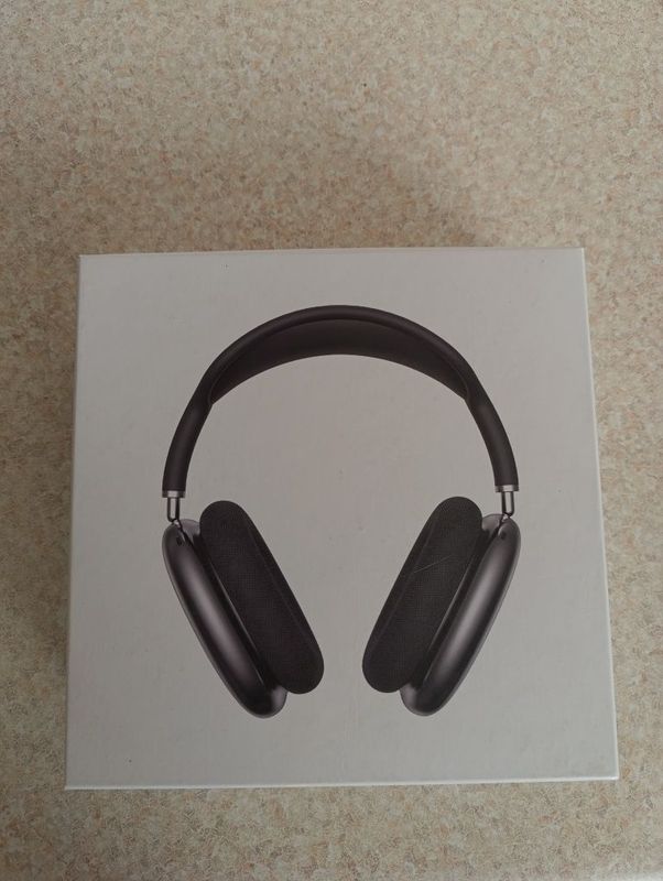 AirPods max black