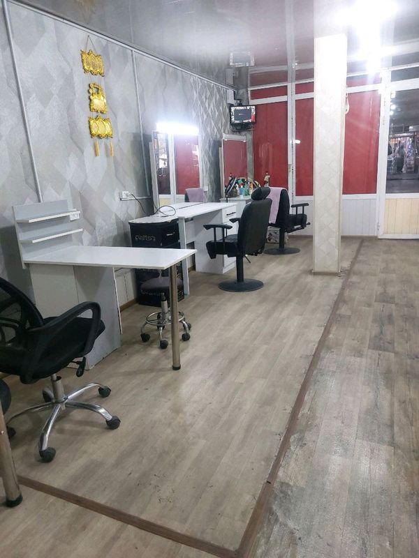 gʻoʻzalik saloniga ishlaydiga qizlar ayollar ish b