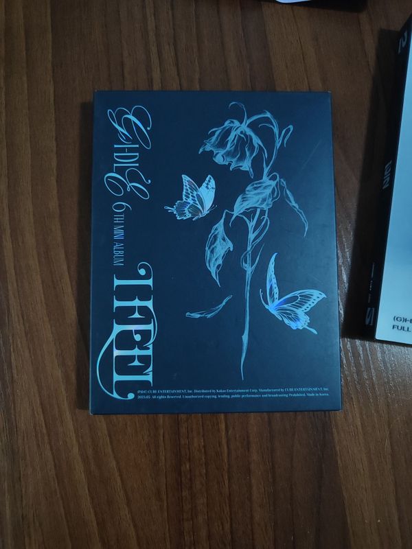 Альбом (G)I-DLE - I feel (Butterfly версия) Альбом (G)I-DLE - I feel (Butterfly версия)