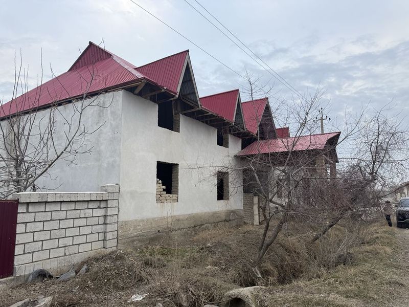 Hovli-Uchastka sotiladi Hovli-Uchastka sotiladi