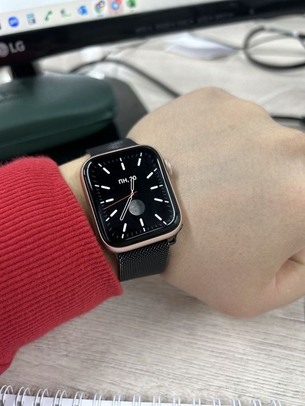 Apple watch 5 series gold