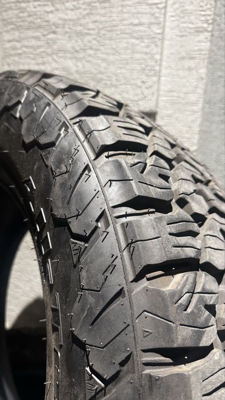A/T VITOUR 285/60R18 A/T VITOUR 285/60R18
