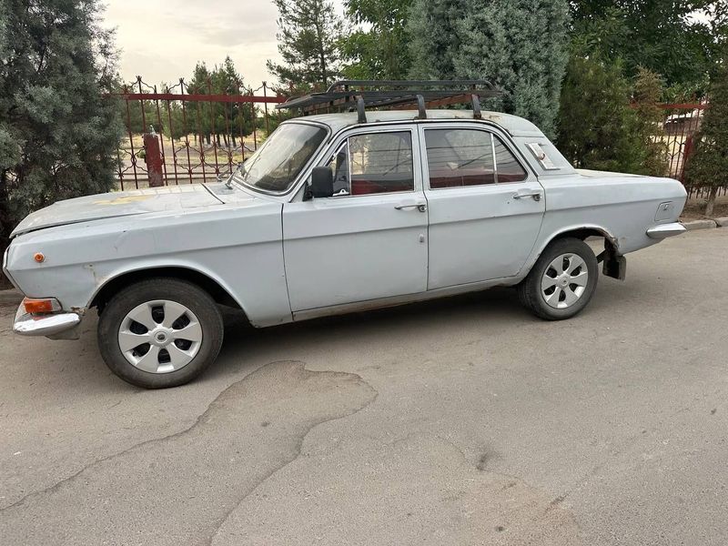 Volga 2401 sotiladi Volga 2401 sotiladi