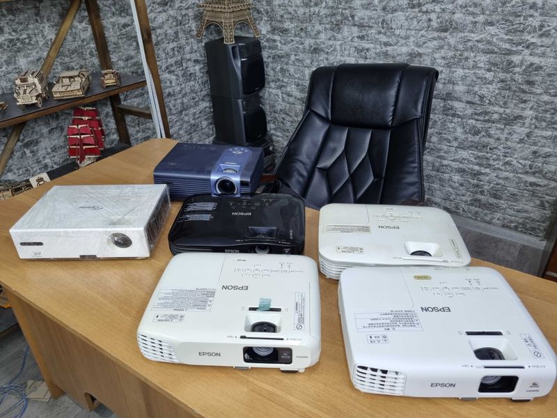 Продаётся проекторы Epson Продаётся проекторы Epson