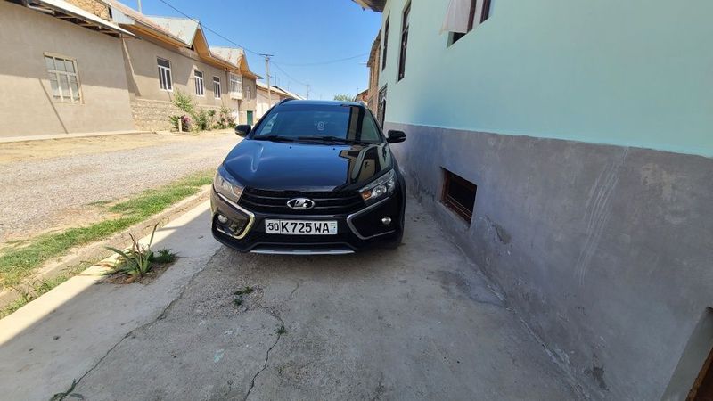 Lada vesta cros bir qol minilgan