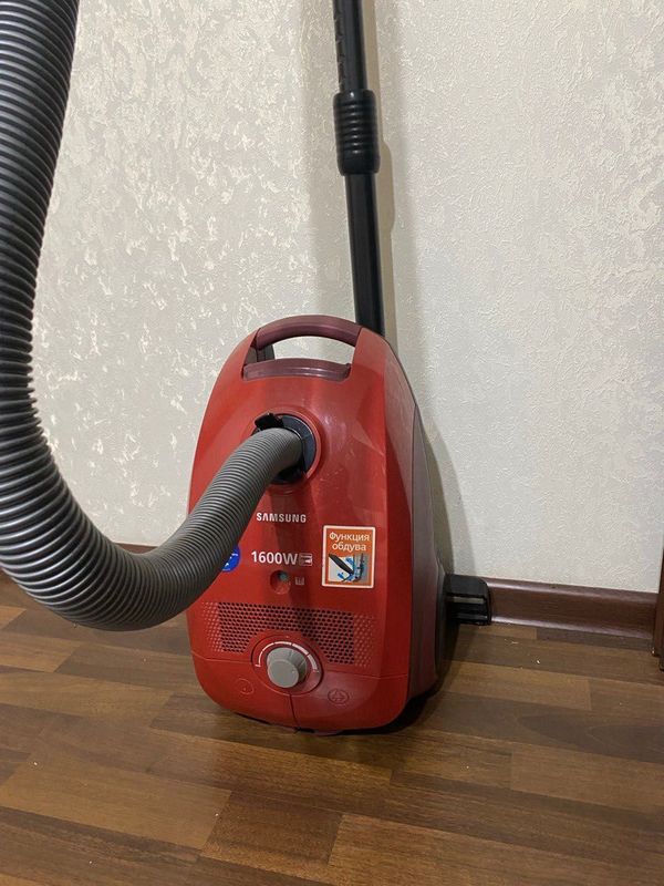 Пылесос Samsung 1600W в идеальном состоянии Пылесос Samsung 1600W в идеальном состоянии