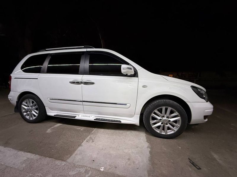 Kia carnival zor xolatda