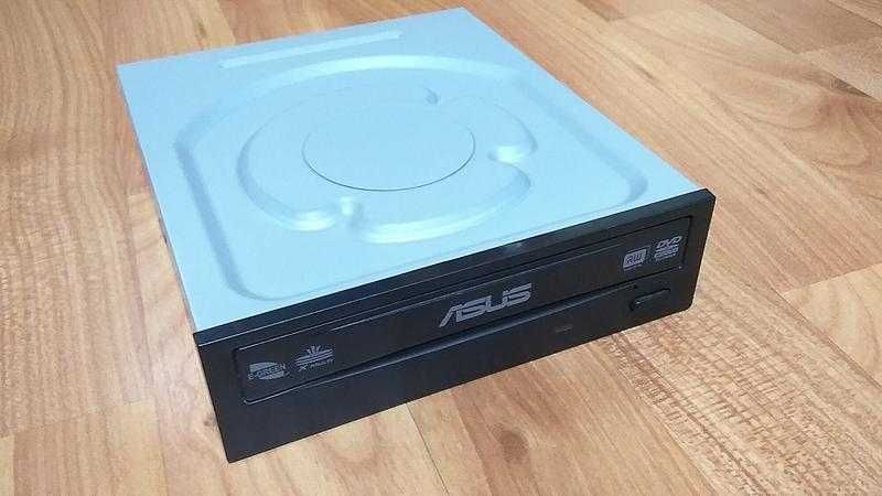 DVD-RW ASUS в хорошем состоянии и отлично работает.