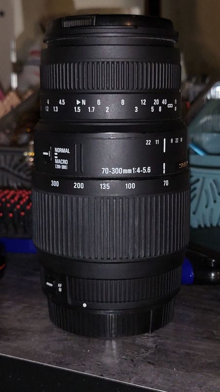 Продам Sigma DG 70.300mm