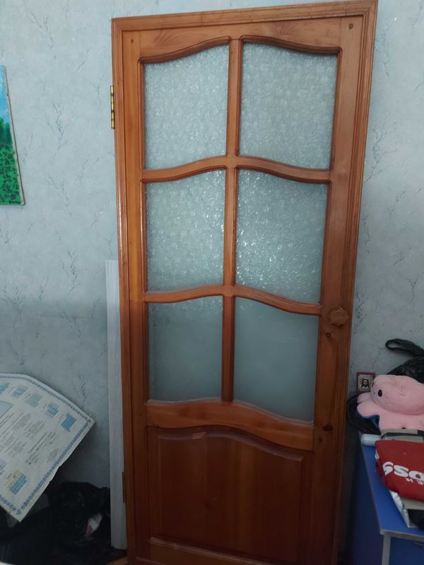 Дверь межкомнатная деревянная со стеклом. Дверь межкомнатная деревянная со стеклом.