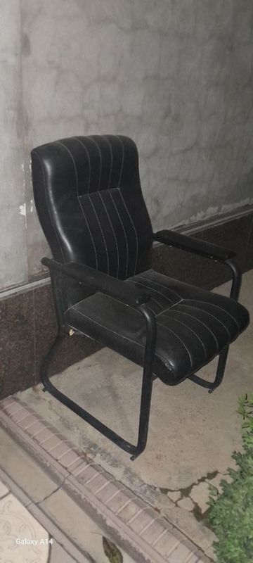 kojanny stul sotiladi srochnaa kojanny stul sotiladi srochnaa