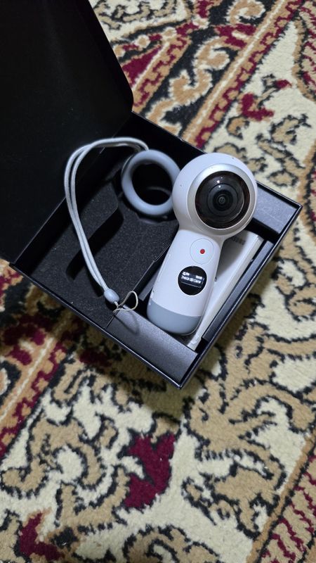 Samsung gear 360 camera insta va you tube uchun.