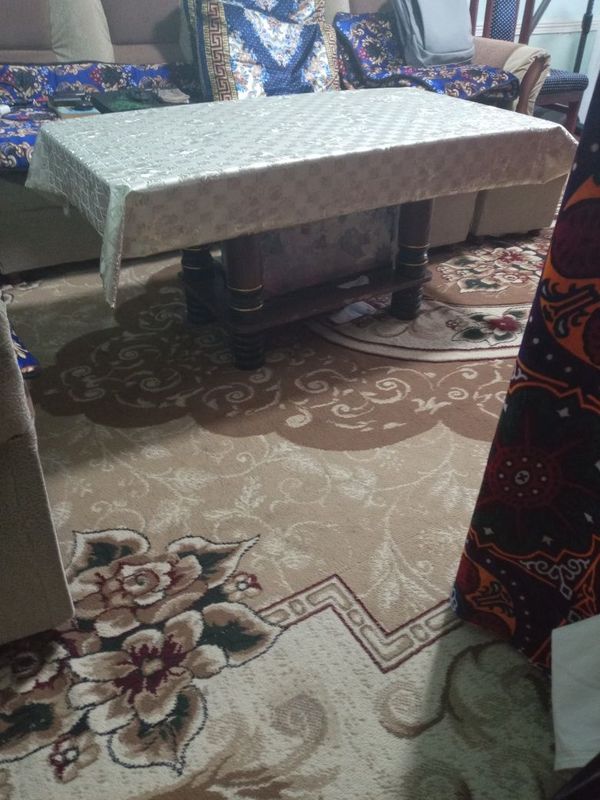 3 ta divan matraslari bilan 2 ta stol