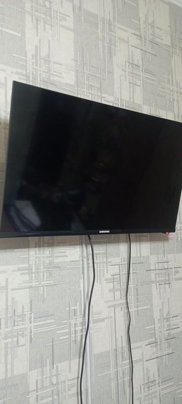 Продаётся Smart TV SAMSUNG G7000 Продаётся Smart TV SAMSUNG G7000