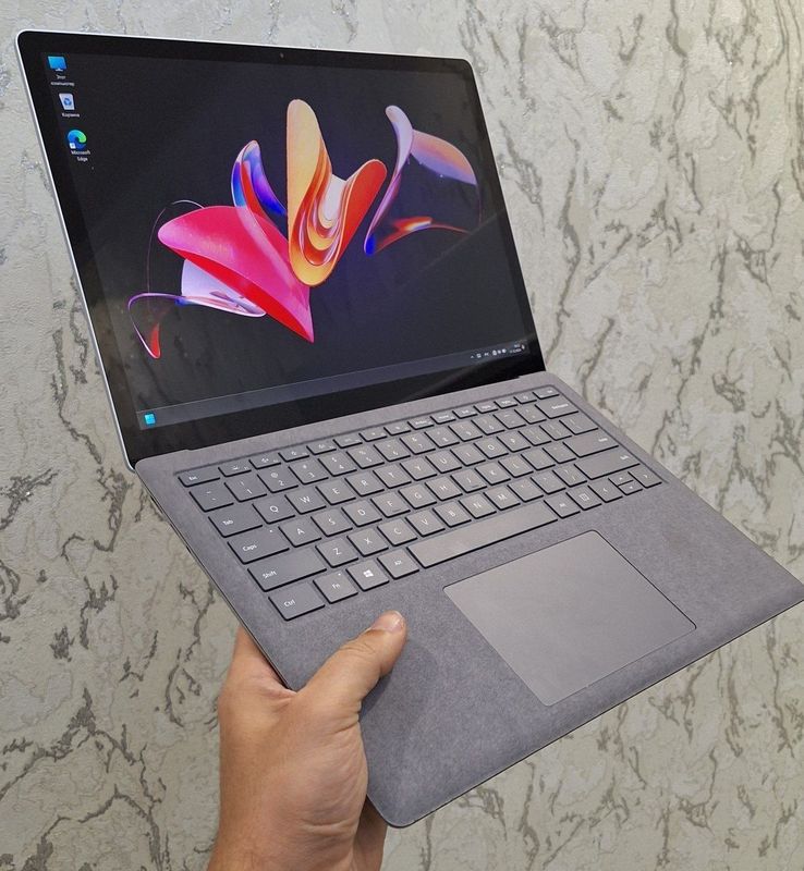 Surface Laptop 3 13.5 Ips 2K Core i7 1065G7 16GB/256GB Алькантара Surface Laptop 3 13.5 Ips 2K Core i7 1065G7 16GB/256GB Алькантара