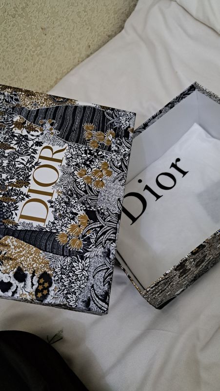Karobka DIOR qutisi Karobka DIOR qutisi