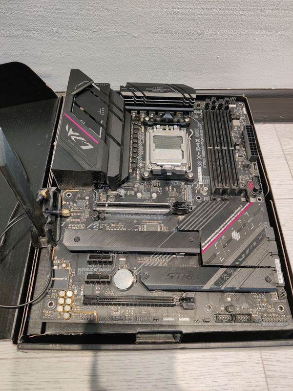 Asus ROG Strix B650E-F Gaming for Ryzen 7000, 8000, 9000 on AM5. ATX Asus ROG Strix B650E-F Gaming for Ryzen 7000, 8000, 9000 on AM5. ATX