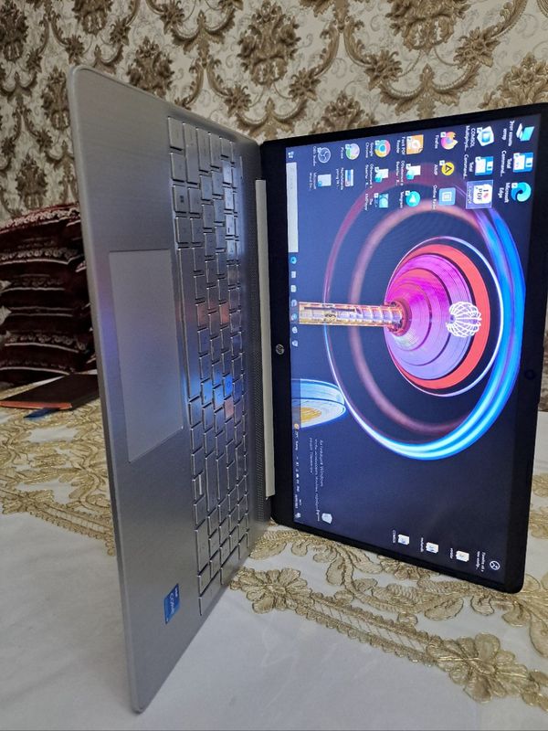 HP 15s | 12-avlod i3 | 20GB RAM | 512GB SSD HP 15s | 12-avlod i3 | 20GB RAM | 512GB SSD