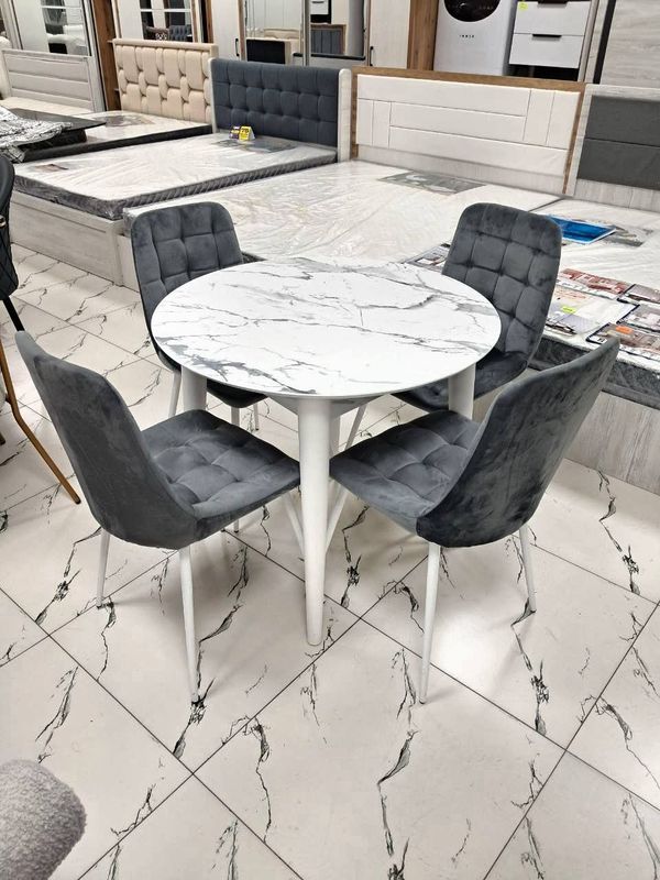 Стол и 4 стула от Comfort-Mebel