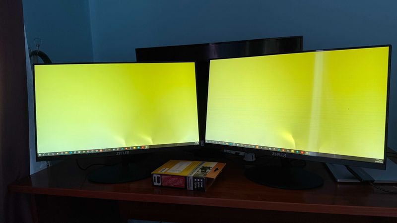 Мониторы 24" Ziffler б/у 2шт Мониторы 24" Ziffler б/у 2шт