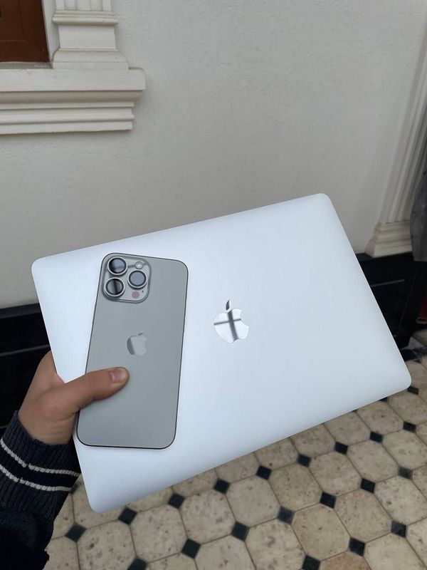 macbook 13inch pro M2