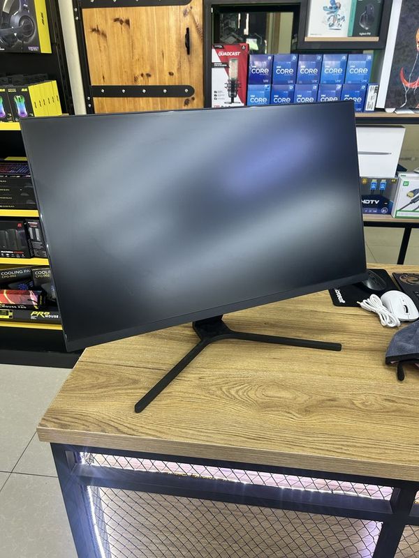 manitor Redmi 27 lik 75Hz holati ideal manitor Redmi 27 lik 75Hz holati ideal