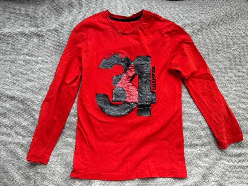 Тонкий свитшот на 8-9 лет с пайетками Тонкий свитшот на 8-9 лет с пайетками