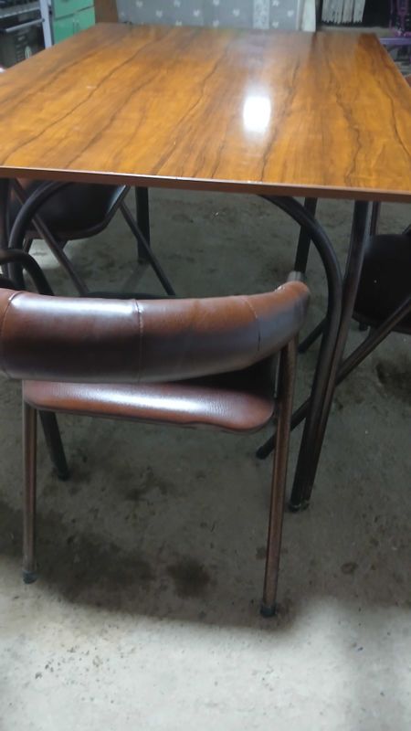 6 ta stul 1 ta stol sotiladi 6 ta stul 1 ta stol sotiladi