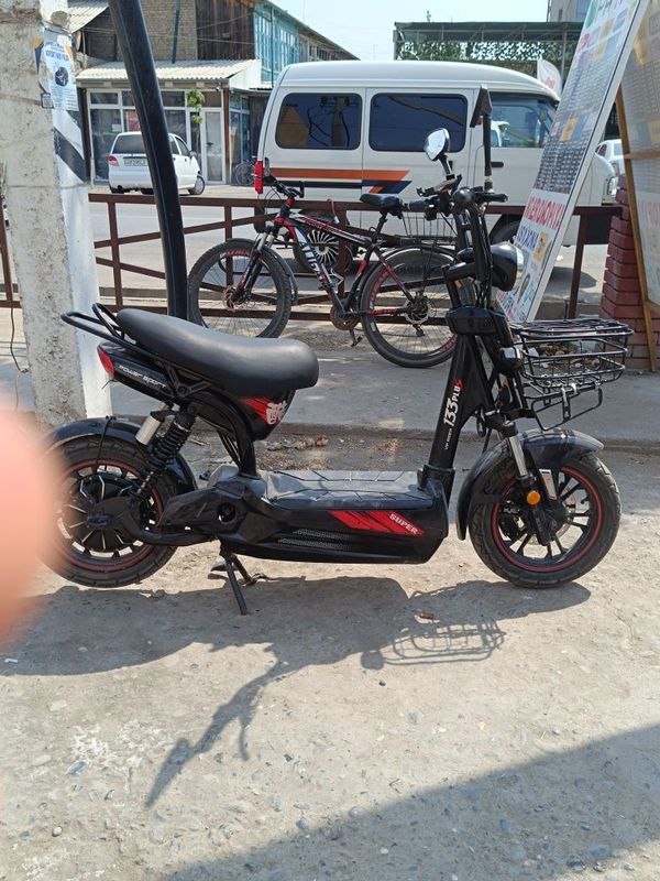Skuter 133 plus 2023 yili 3 oy minilgan,5 yangi akumlator qoyib qoydi