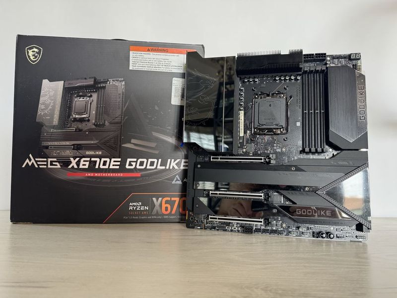 MSI MEG X670E Godlike MSI MEG X670E Godlike