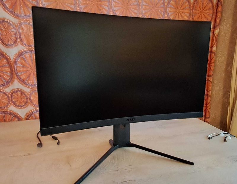 Монитор MSI G27CQ4 E2 серии Optix с изогнутым экраном. Диагональ 27" Монитор MSI G27CQ4 E2 серии Optix с изогнутым экраном. Диагональ 27"